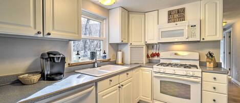 House (3 Bedrooms) | Interior