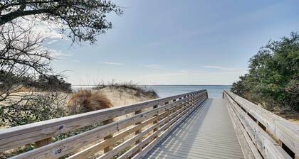 Hot Tub & Fire Pit: Outer Banks Family Getaway!