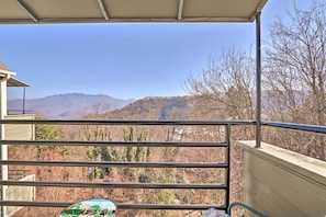 Apartment (3 Bedrooms) | Front of property - 4 Mi to Natl Park: Mtn-view Gatlinburg Retreat! (Gatlinburg)