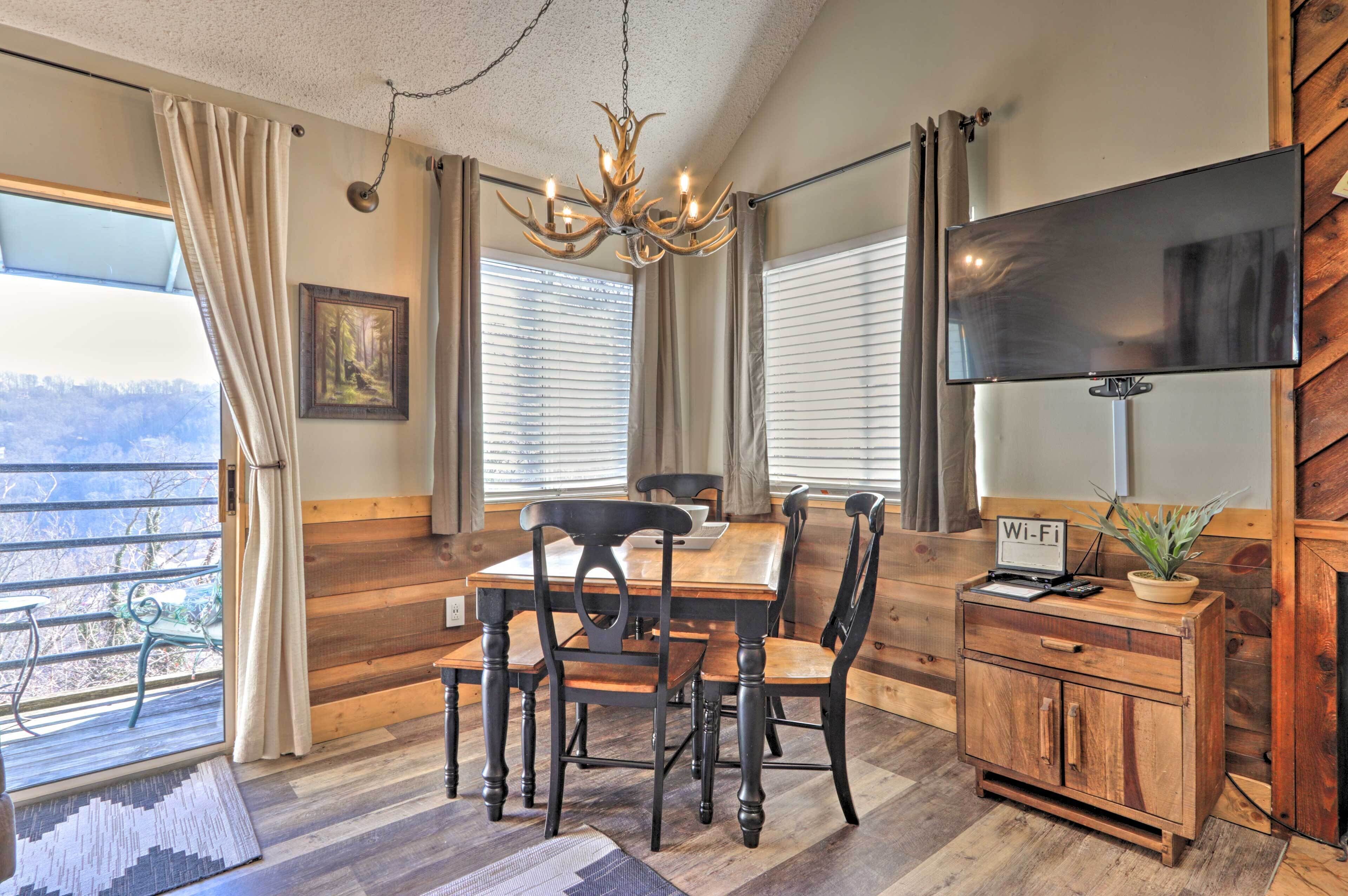 Unique Smokies Ski Shack w/ Mountain-top View