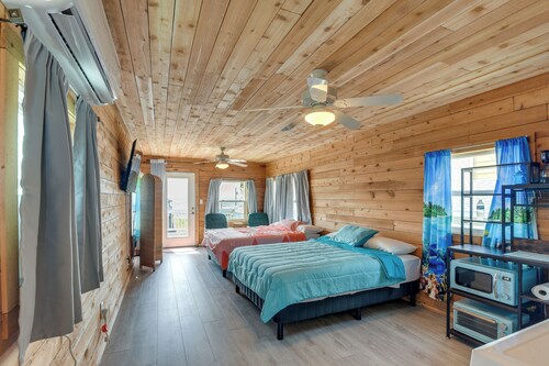 1 Mi to Ocean: Colorful Freeport Beach Rental!