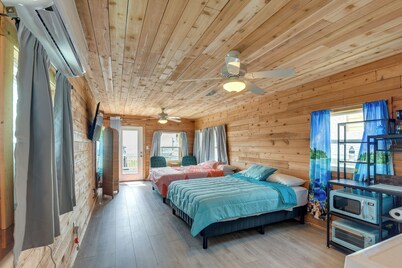 1 Mi to Ocean: Colorful Freeport Beach Rental!