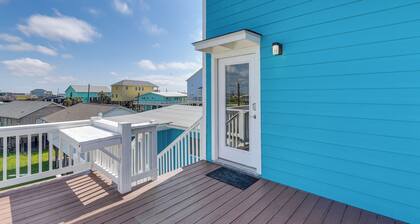 1 Mi to Ocean: Colorful Freeport Beach Rental!