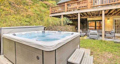 Splendid Family Cabin w/ Hot Tub & Grill!