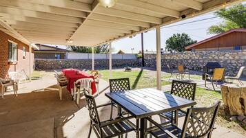 House (3 Bedrooms) | Outdoor dining