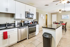 House (3 Bedrooms) | Interior - Quiet Family Home w/ Patio ~ 4 Mi to Utep, Airport (El Paso)