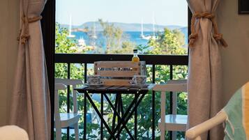 Beach Junior Suite with Two Balconies | Soundproofing, free WiFi, bed sheets