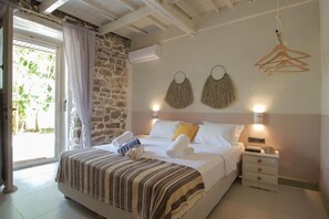 Cocoon Double with Patio | Soundproofing, free WiFi, bed sheets - Filanthi The Project (Pylos-Nestoras)