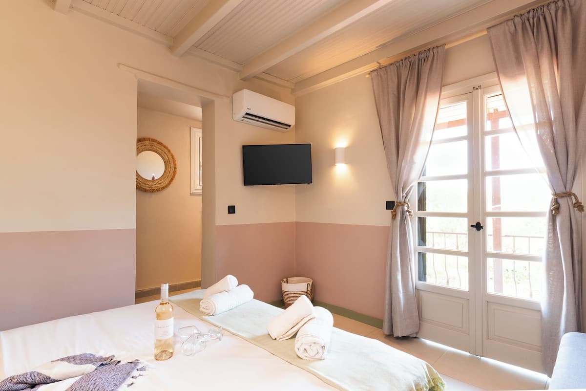 Superior Garden View with Balcony | Soundproofing, free WiFi, bed sheets