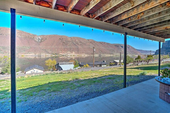 House (3 Bedrooms) | Interior - Coulee City Home w/ Mtn Views - Steps to Blue Lake (Coulee City)