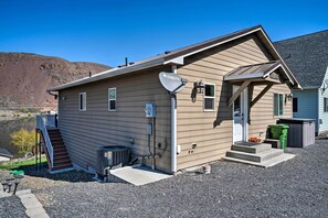 House (3 Bedrooms) | Interior - Coulee City Home w/ Mtn Views - Steps to Blue Lake (Coulee City)