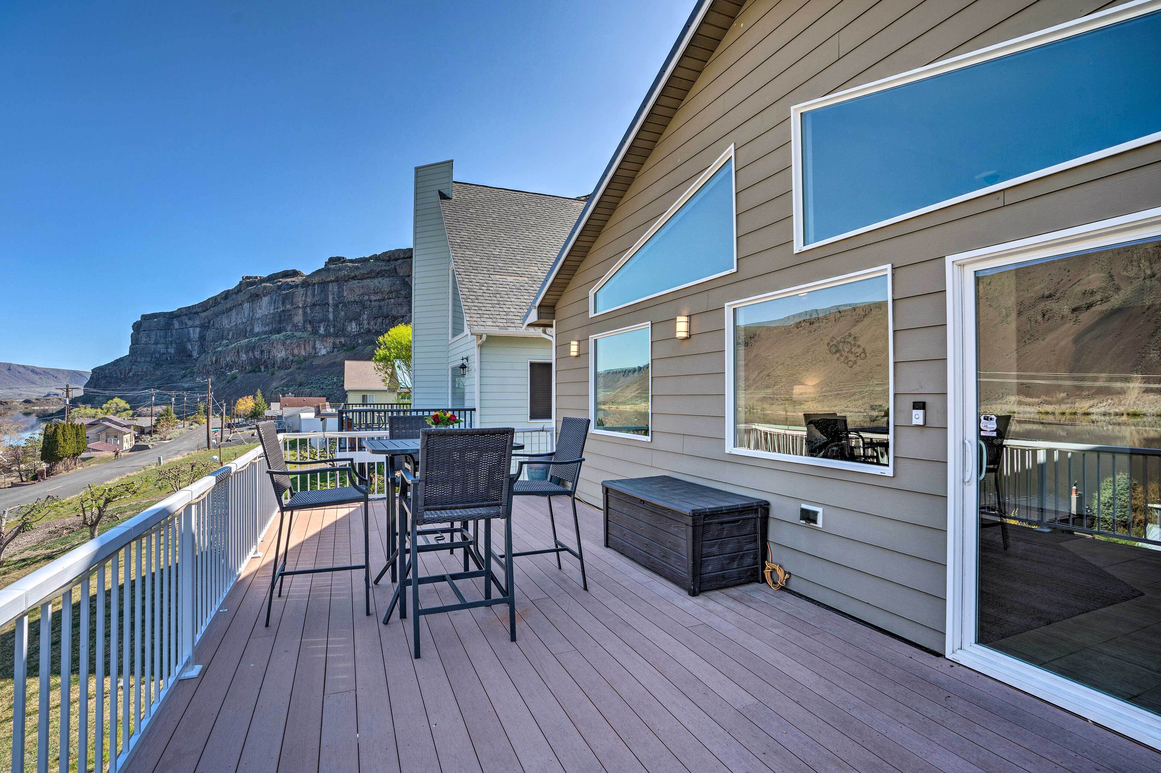 Coulee City Home w/ Mtn Views - Steps to Blue Lake