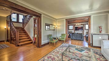 House (4 Bedrooms) | Front of property