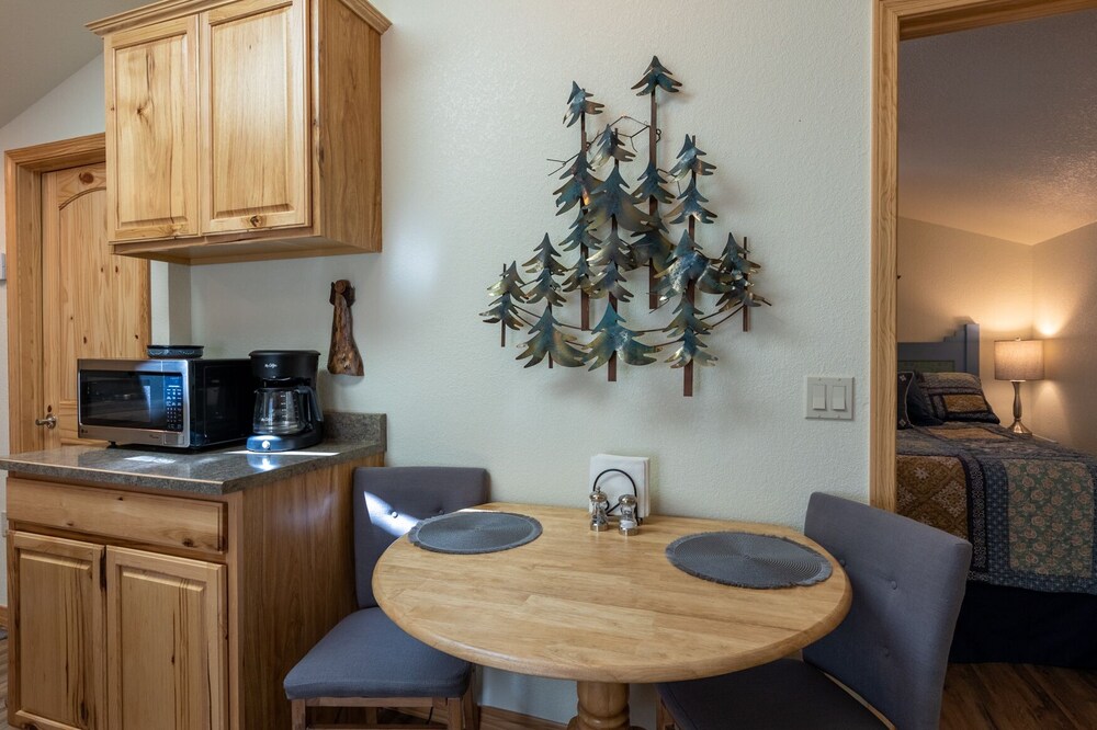 New Rental! Rare Find! Close to Wolf Creek Ski and Hot Springs