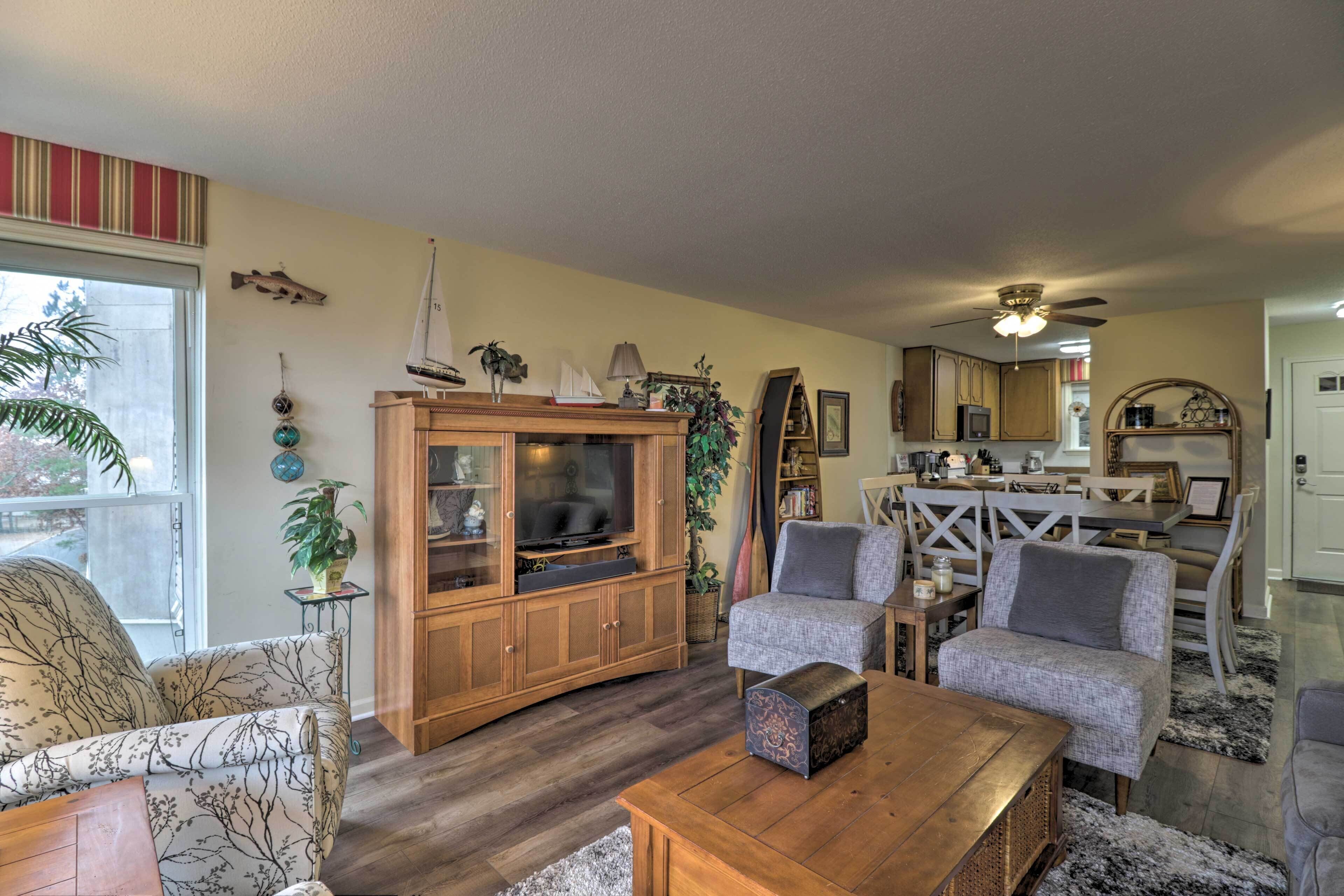 Condo W/balcony in Fairfield Bay Near Marina