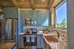 Cottage (1 Bedroom) | Interior - Stunning Kalispell Cottage on 30-acre Farm! (Kalispell)