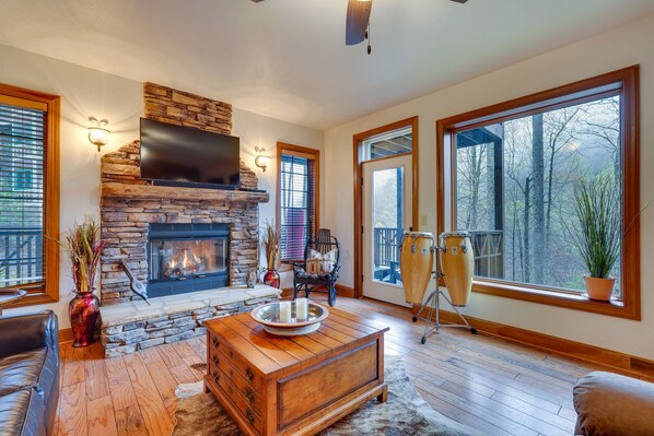 Interior - Cozy Blue Ridge Mountains Vacation Rental! (Burnsville)