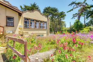 Apartment (2 Bedrooms) | Interior - Pet-friendly Montara Apt w/ Yard Near Beaches (Montara)