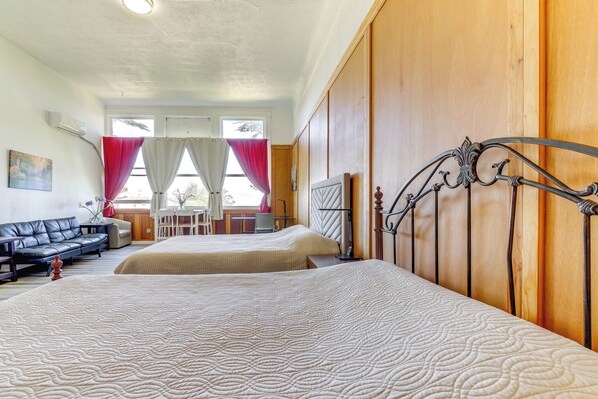 Apartment (2 Bedrooms) | Interior - Montara Apartment w/ Yard Near Beaches (Montara)