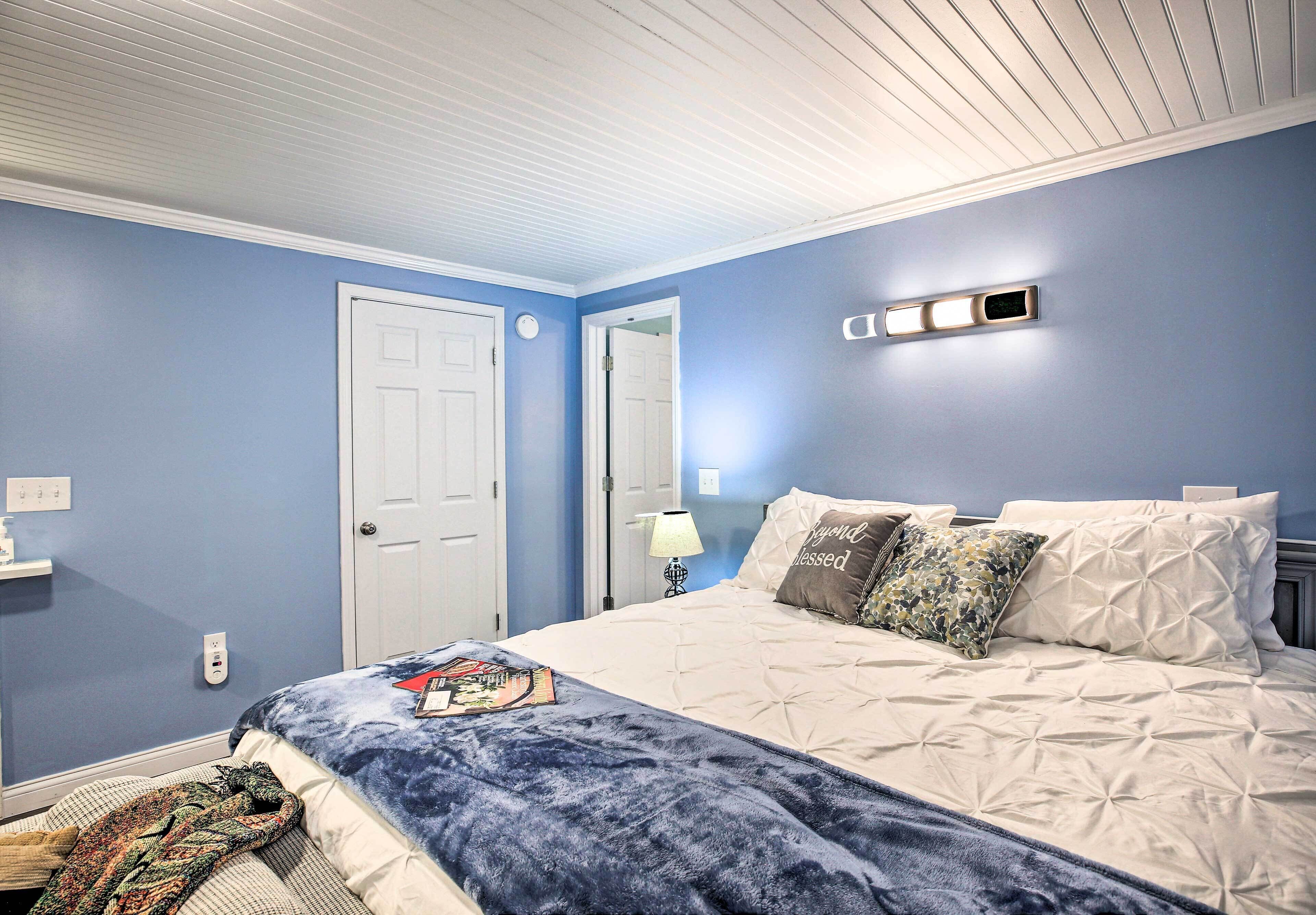 Updated Williamstown Apartment With Kitchen!