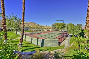Sports court - Palm Desert Townhome w/ Mountain Views & Patio (Palm Desert)