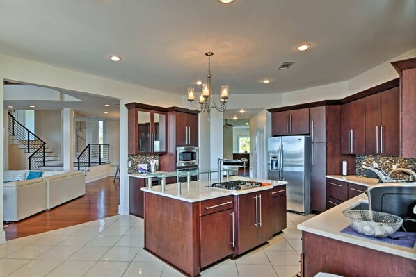 House (5 Bedrooms) | Interior