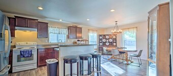 Peaceful Portales Escape w/ Patio & Grill!