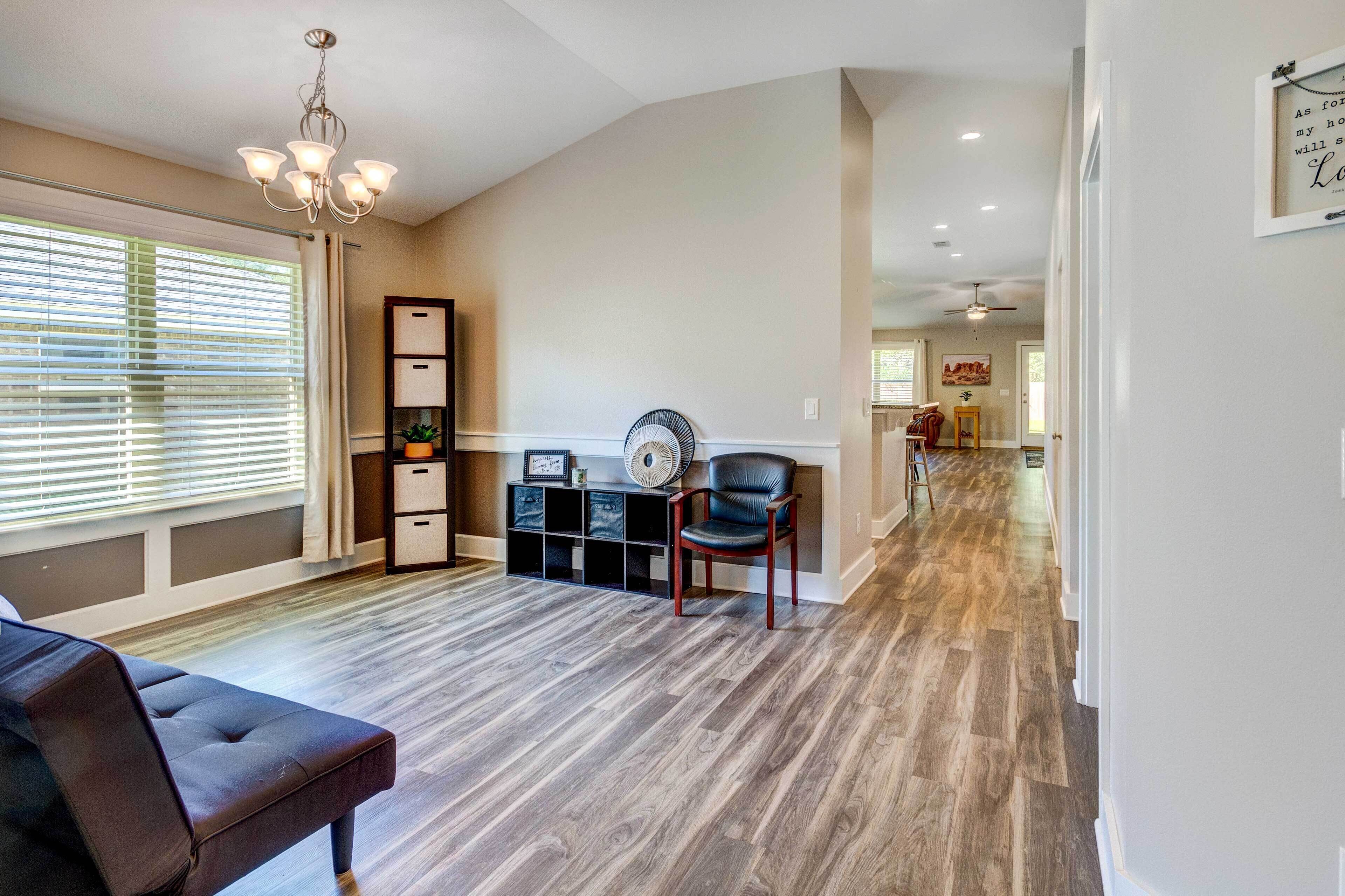 Charming Navarre Vacation Home w/ Fire Pit!