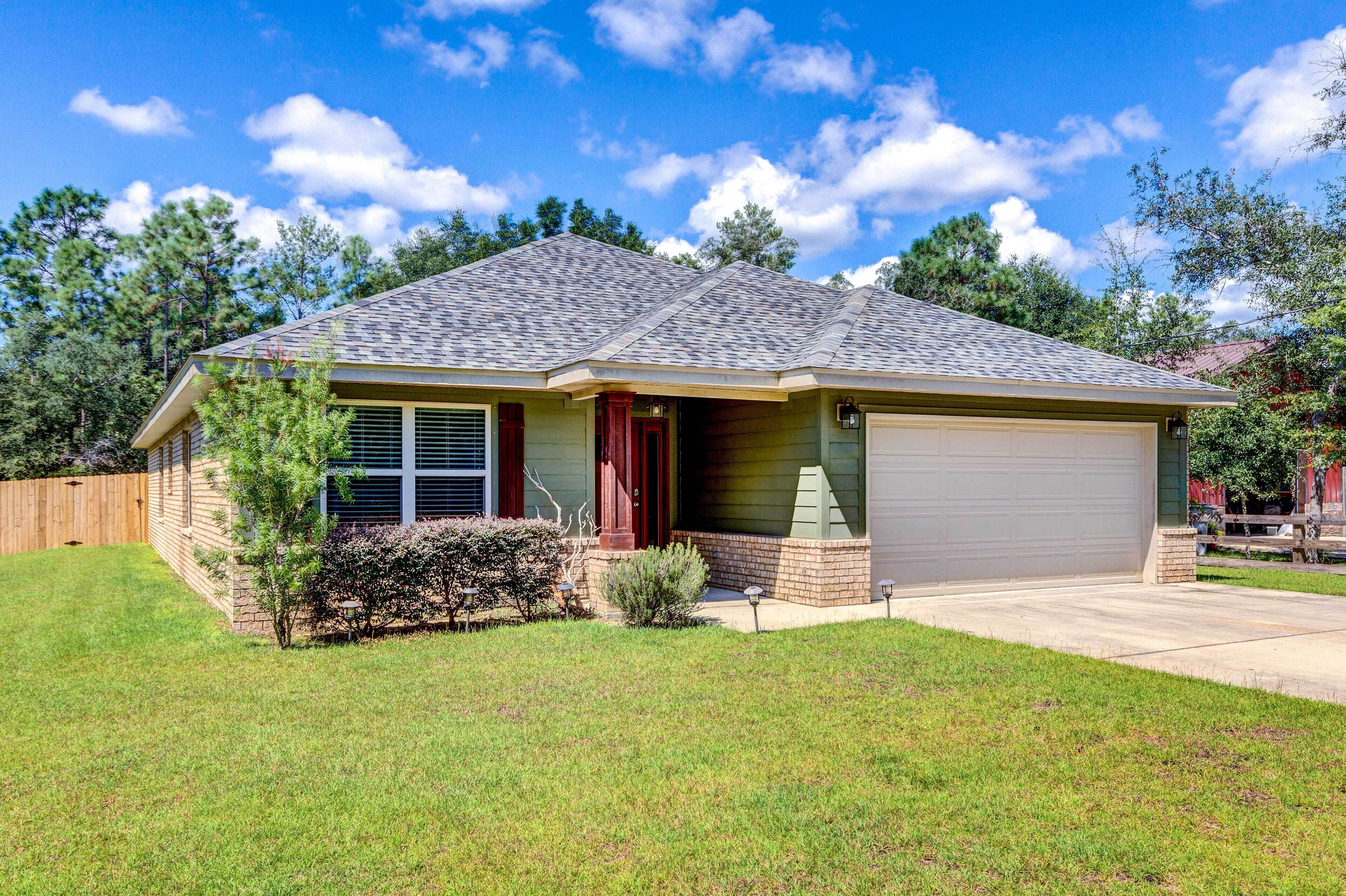 Charming Navarre Vacation Home w/ Fire Pit!