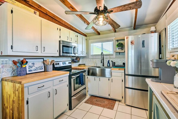 Cottage (2 Bedrooms) | Interior - Pet-friendly Surfside Beach Gem - Walk to Beach (Freeport)