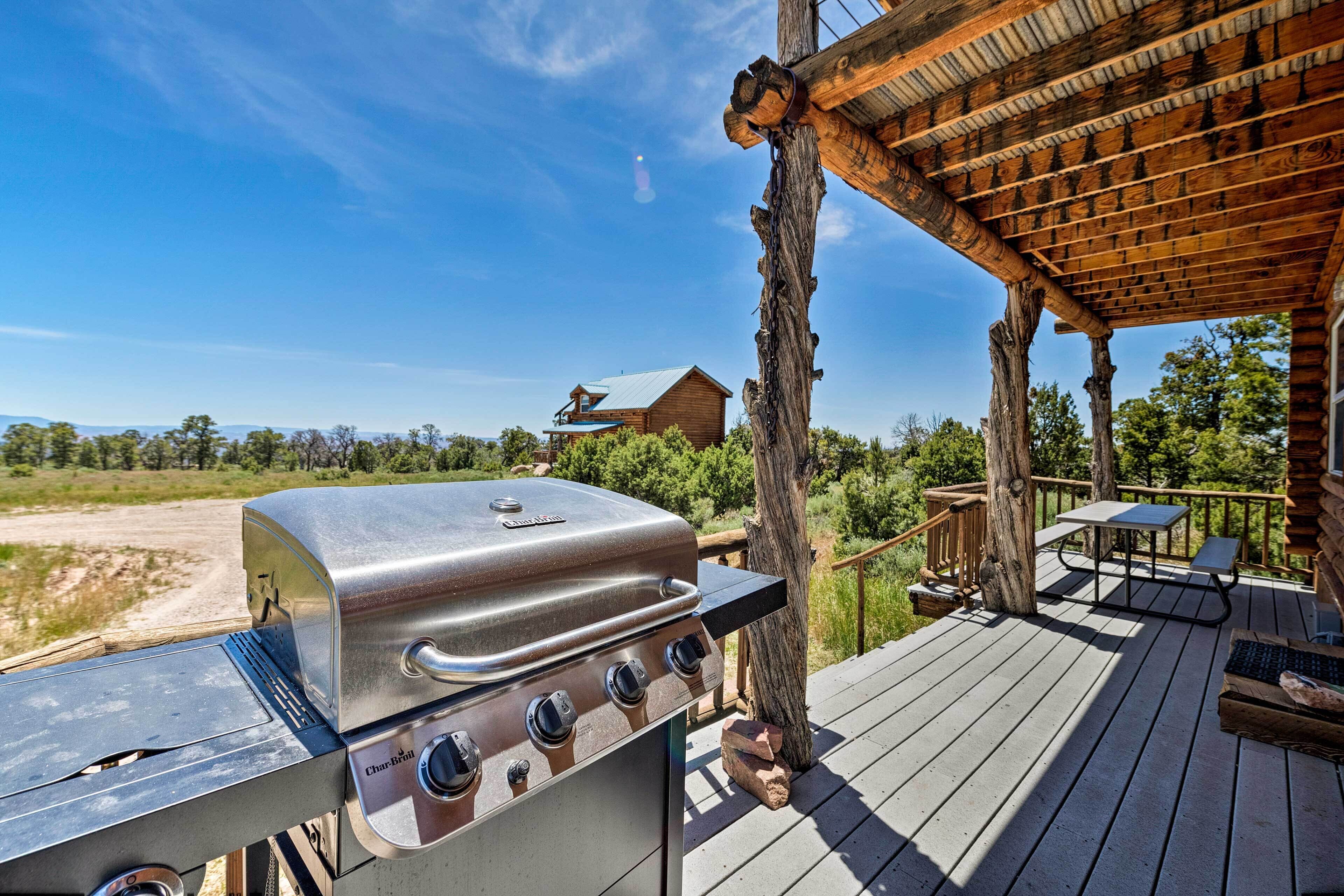 Cabin w/ Fire Pit, Views & Bbq: 18 Mi to Moab!