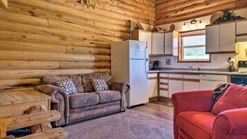 House (2 Bedrooms) | Interior