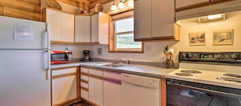 Cabin w/ Fire Pit, Views & Bbq: 18 Mi to Moab!