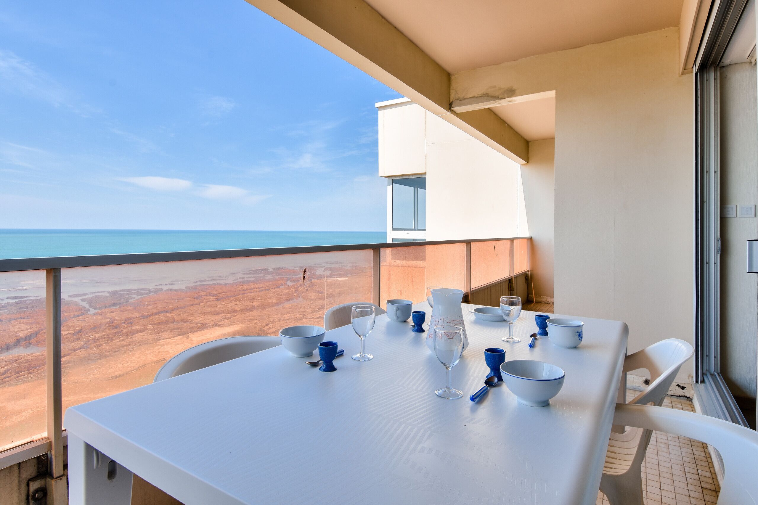 Relaxing escape with sea view