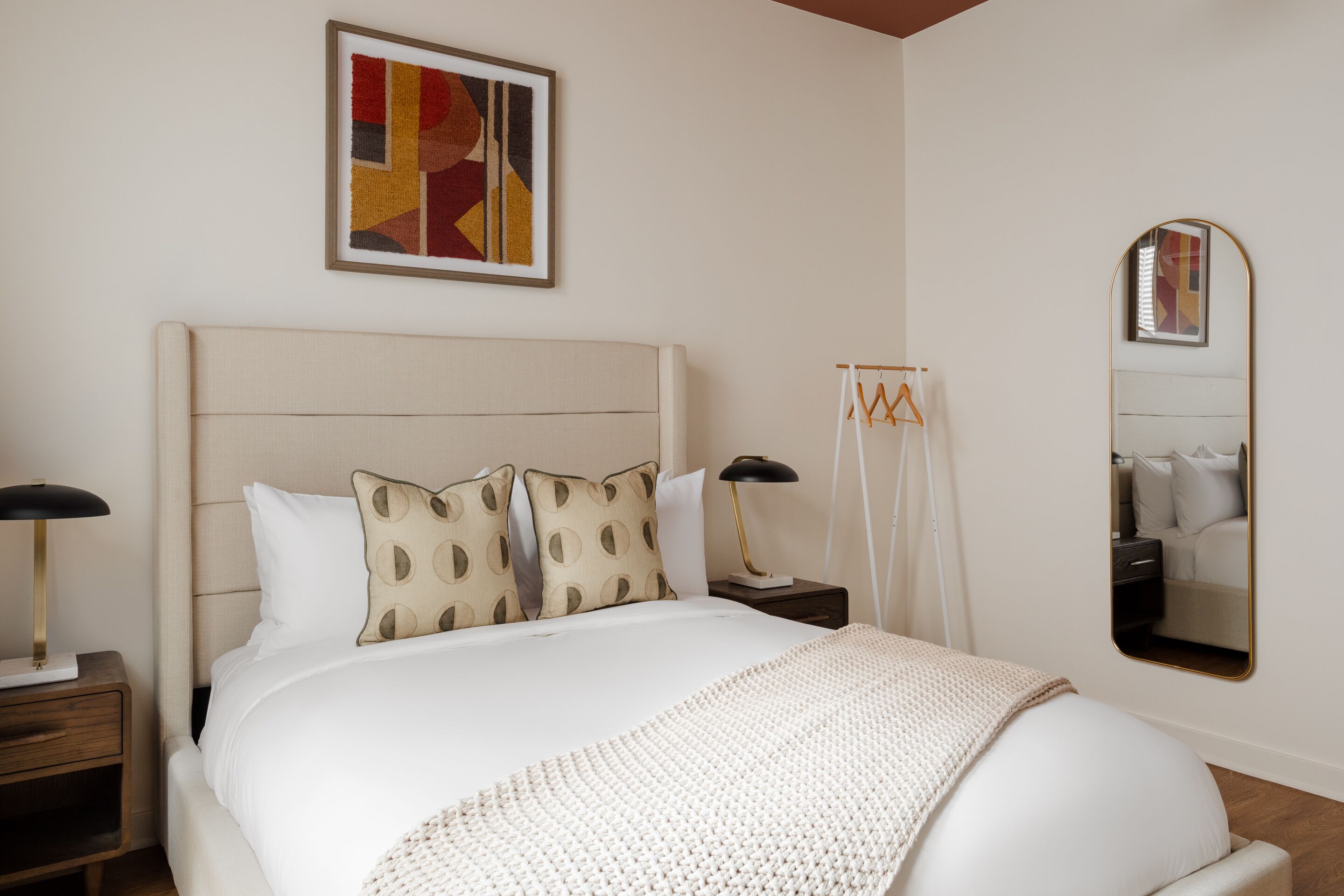 Found Chicago powered by Sonder | Queen Room