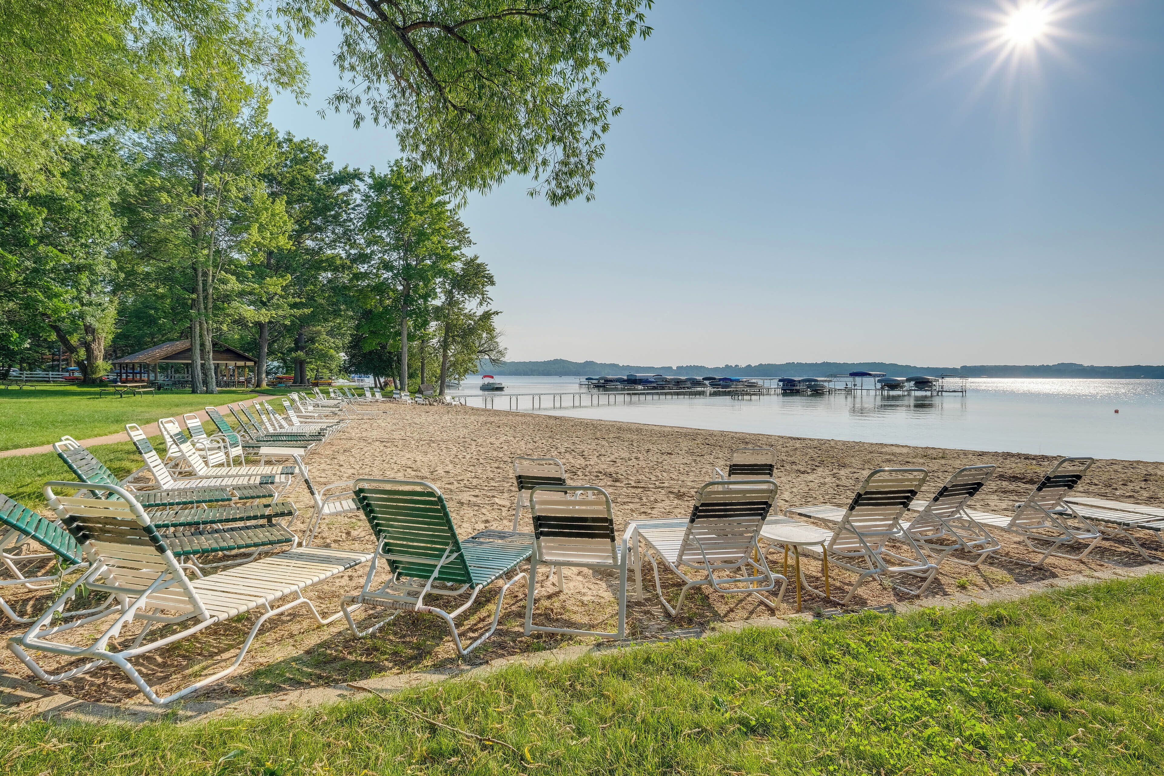 Pet-friendly Bellaire Condo w/ Balcony!