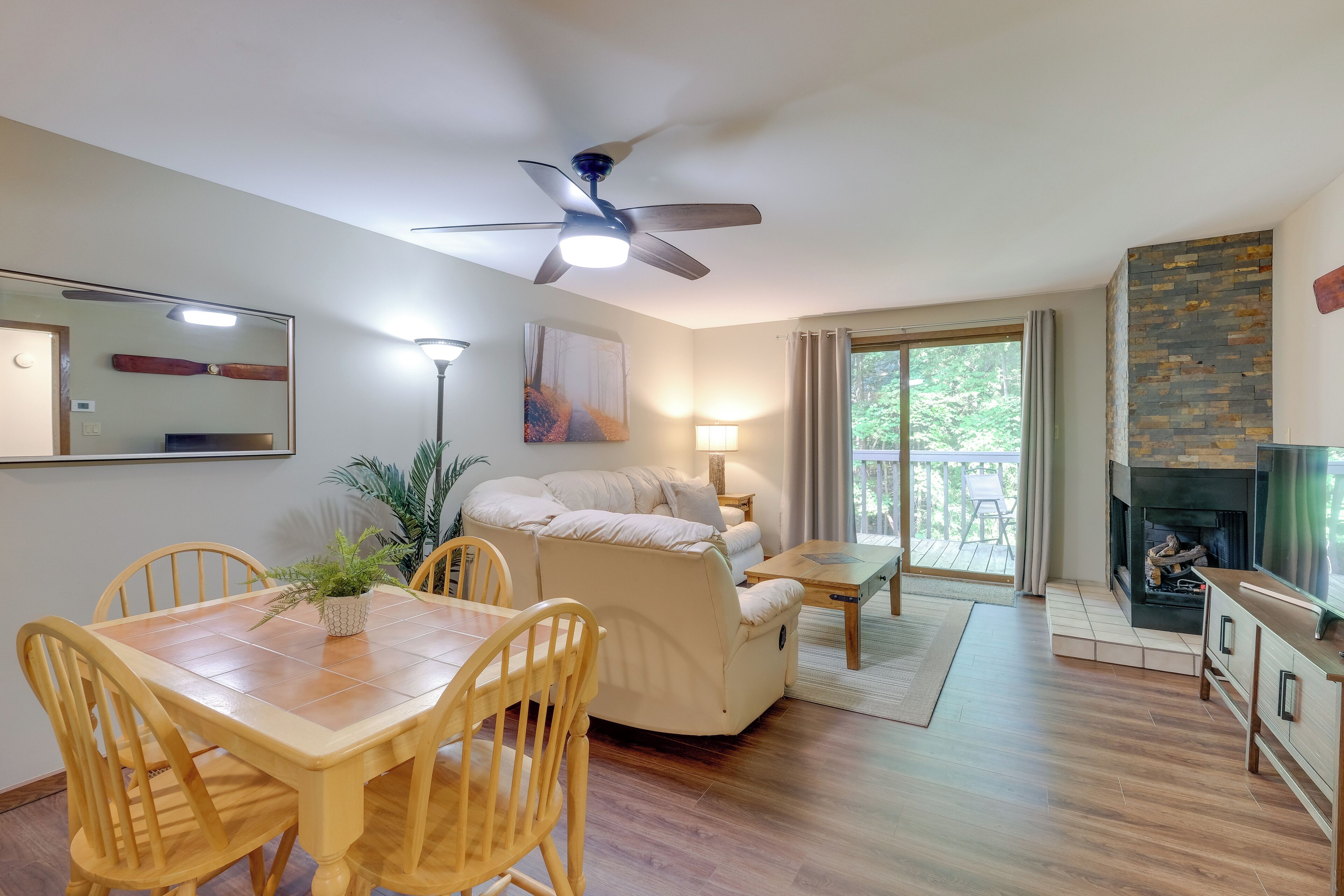 Pet-friendly Bellaire Condo w/ Balcony!