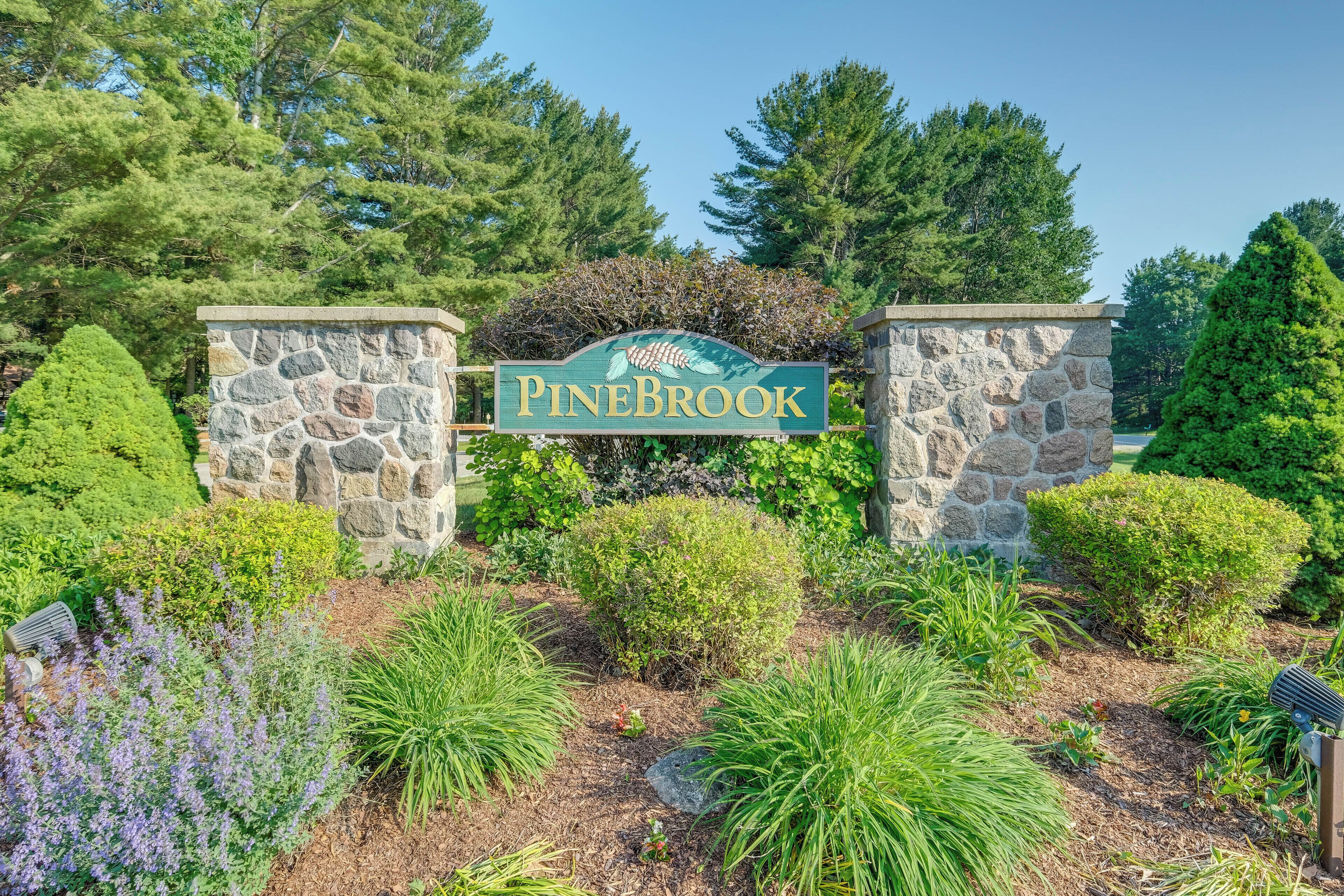 Pet-friendly Bellaire Condo w/ Balcony!