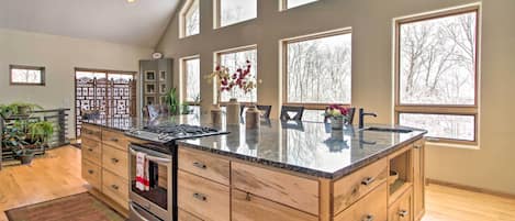 House (4 Bedrooms) | Private kitchen | Microwave, oven, stovetop, dishwasher