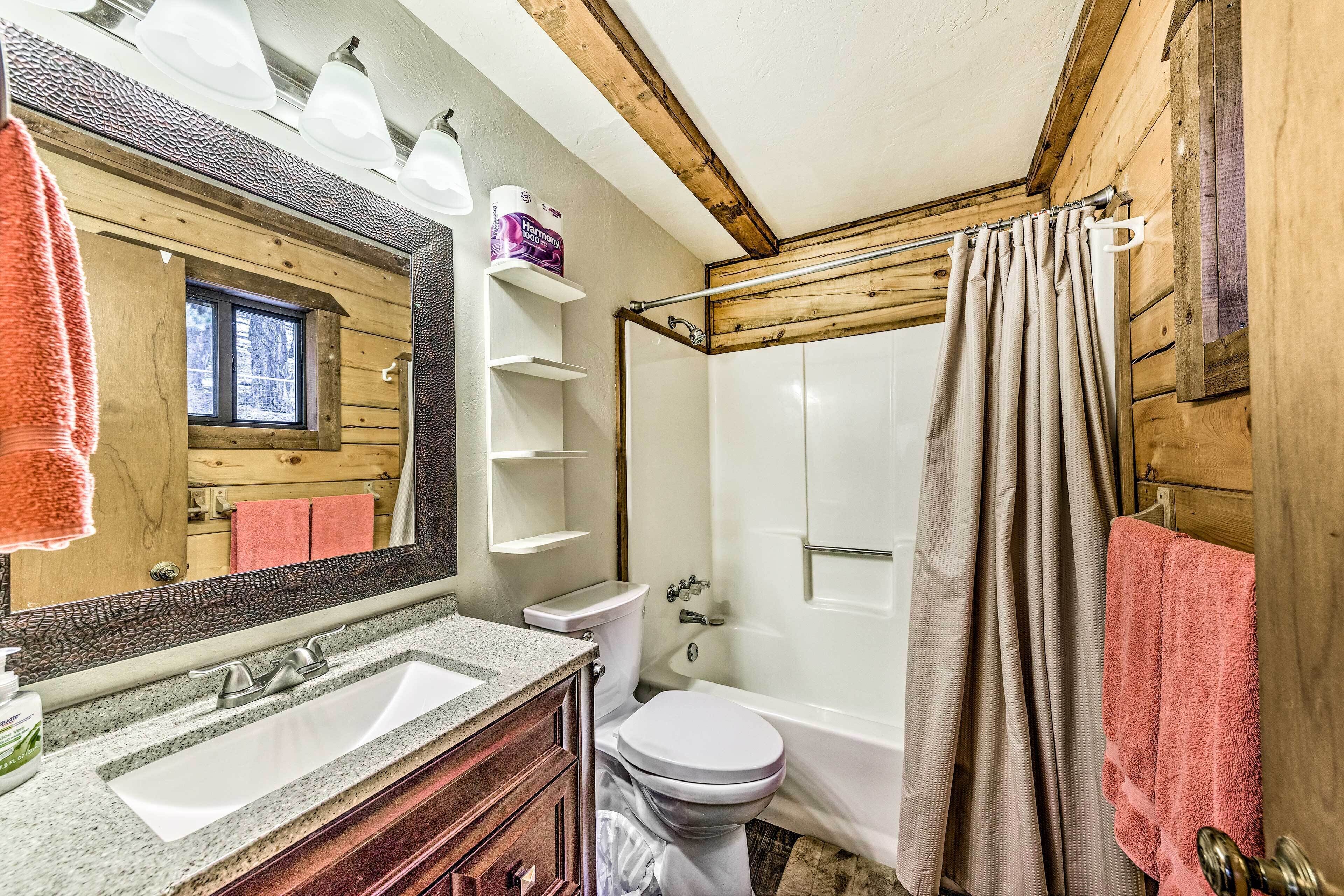 Cloudcroft Tree House Cabin: 1 Mi to Downtown