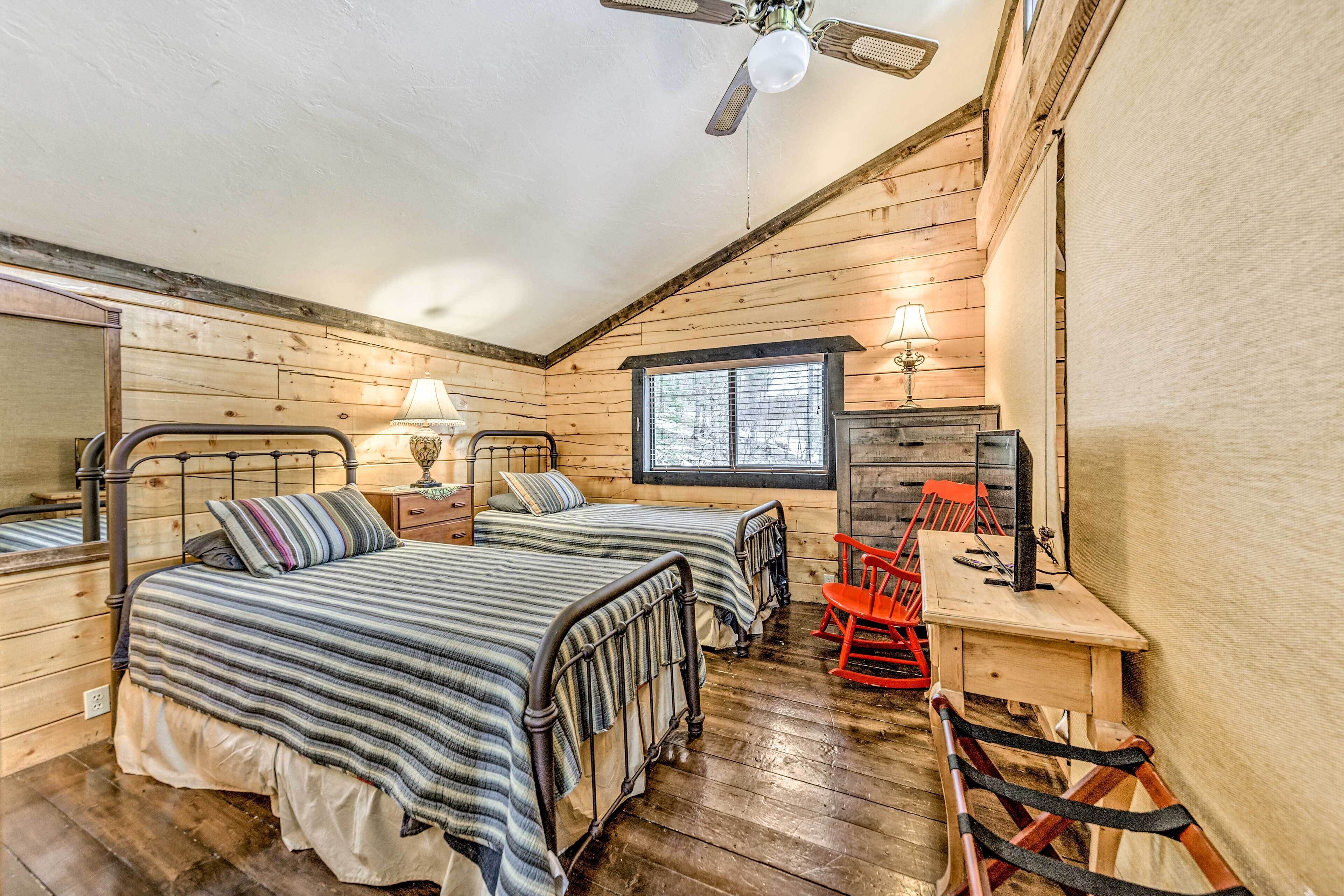 Cloudcroft Tree House Cabin: 1 Mi to Downtown