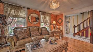 House (4 Bedrooms) | Interior