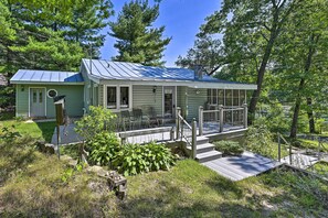 Cottage (2 Bedrooms) | Front of property