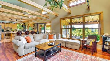 House (2 Bedrooms) | Living area | TV