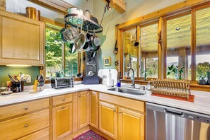 House (2 Bedrooms) | Interior - Greensboro Home w/ Porch & Countryside Views! (Stannard)