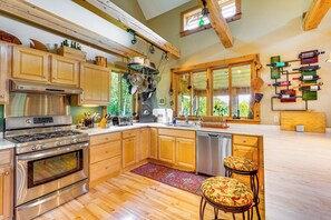 House (2 Bedrooms) | Interior - Greensboro Home w/ Porch & Countryside Views! (Stannard)