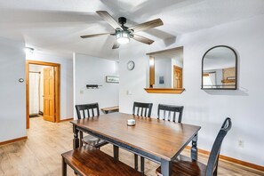 Apartment (2 Bedrooms) | Interior - Lincoln Apartment w/ Balcony: 2 Mi to Loon Mtn! (Lincoln)