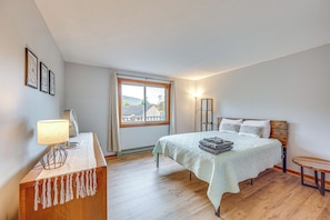 Apartment (2 Bedrooms) | Interior - Lincoln Apartment w/ Balcony: 2 Mi to Loon Mtn! (Lincoln)