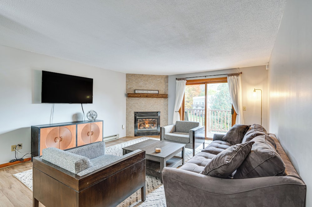 Lincoln Apartment w/ Balcony: 2 Mi to Loon Mtn! - Lincoln, NH