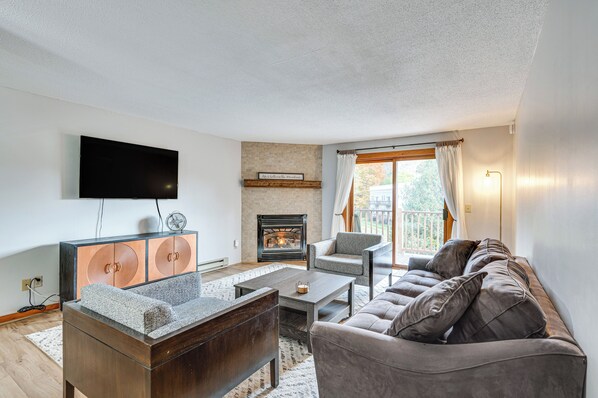 Apartment (2 Bedrooms) | Interior - Lincoln Apartment w/ Balcony: 2 Mi to Loon Mtn! (Lincoln)